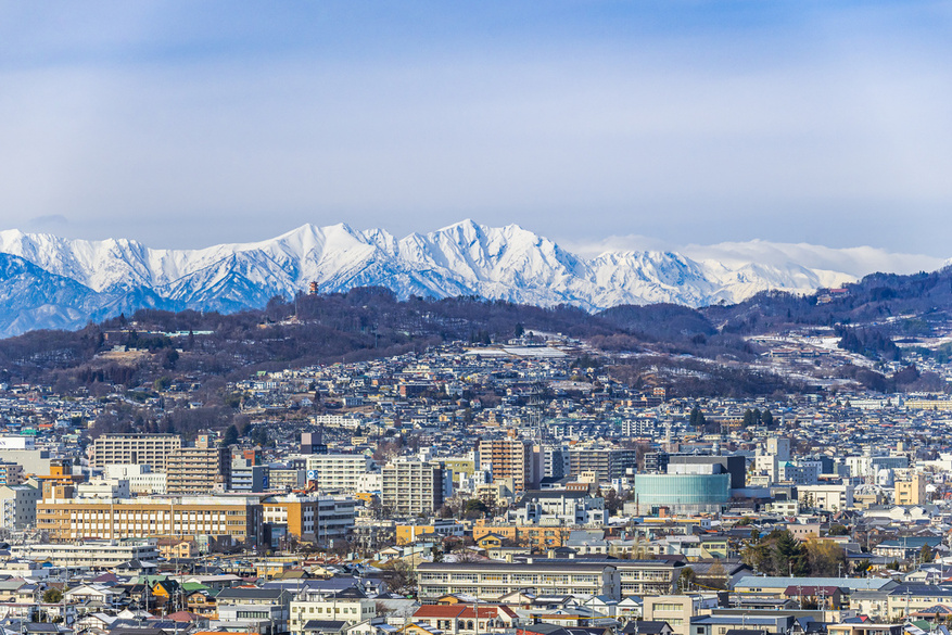 北アルプスと松本市街地